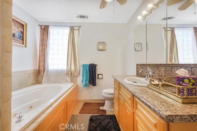 61975 La Brisa Drive, Joshua Tree CA: https://media.crmls.org/medias/4d74da35-d574-4f6a-b650-47e9604033ef.jpg