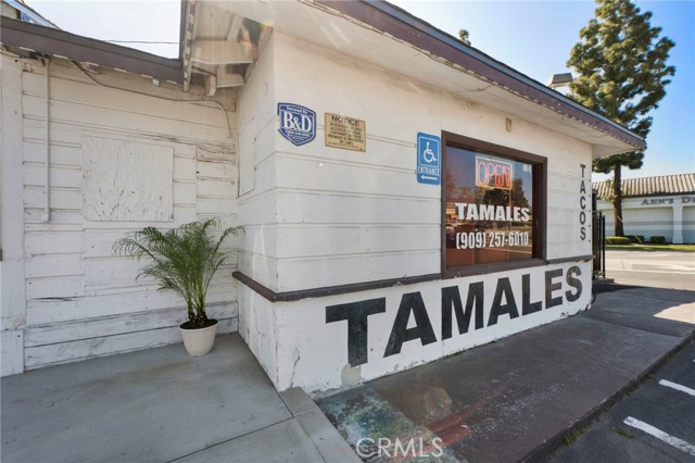 8111 Foothill Boulevard, Rancho Cucamonga CA: https://media.crmls.org/medias/4d7544f2-8d1c-4acd-a86a-c704f6bd3d33.jpg