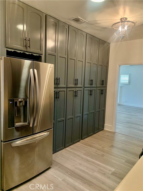 Detail Gallery Image 13 of 19 For 305 Roycroft, Long Beach,  CA 90814 - 3 Beds | 2 Baths