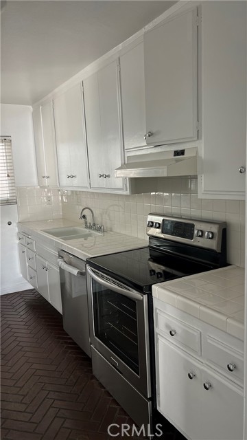 Detail Gallery Image 10 of 18 For 1745 Selby Ave #5,  Los Angeles,  CA 90024 - 2 Beds | 3 Baths