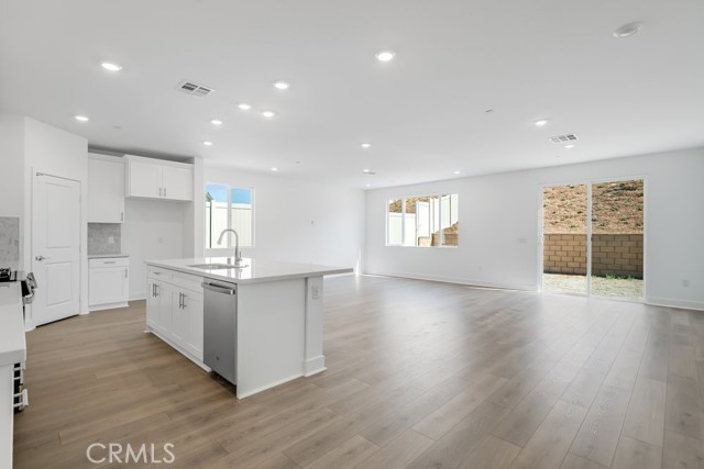 Detail Gallery Image 5 of 19 For 33254 Celadon Ave, French Valley,  CA 92695 - 3 Beds | 2/1 Baths