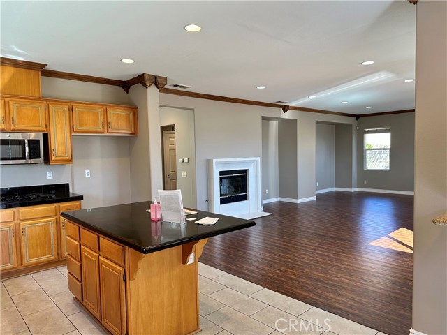 Detail Gallery Image 9 of 27 For 28467 Falcon Crest, Canyon Country,  CA 91351 - 4 Beds | 3 Baths