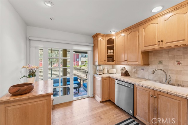 Detail Gallery Image 7 of 30 For 4745 La Villa Marina #J,  Marina Del Rey,  CA 90292 - 2 Beds | 2/1 Baths