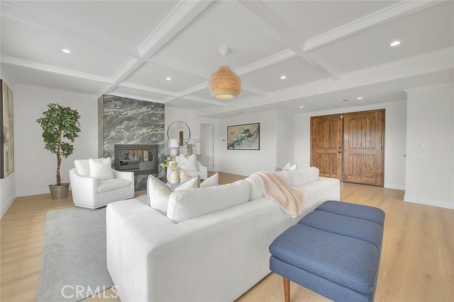 Detail Gallery Image 4 of 75 For 4701 Don Miguel, Los Angeles,  CA 90008 - 3 Beds | 3 Baths