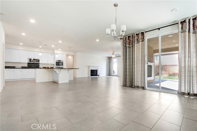 Detail Gallery Image 19 of 21 For 5594 Skimmer Dr, Jurupa Valley,  CA 91752 - 5 Beds | 3 Baths