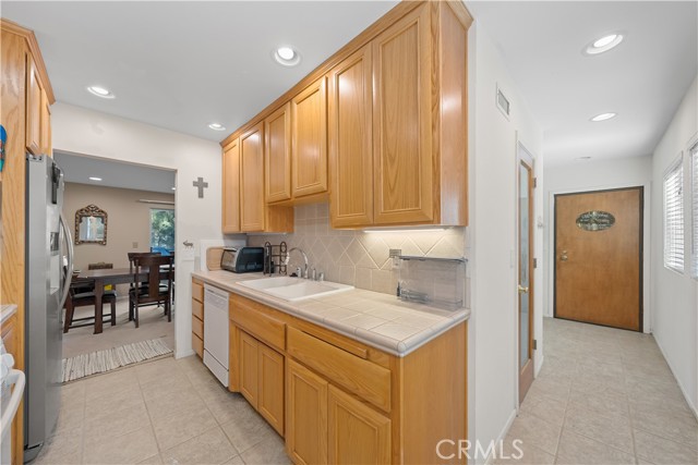 Detail Gallery Image 10 of 29 For 966 Willow Creek Road #24,  Lake Arrowhead,  CA 92352 - 3 Beds | 2/1 Baths