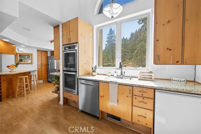 38512 North Shore Drive, Fawnskin CA: https://media.crmls.org/medias/4d78c449-1789-456f-b4f0-e79213dd8bbb.jpg