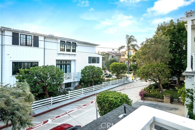 501 6th Place, Manhattan Beach, California 90266, 4 Bedrooms Bedrooms, ,2 BathroomsBathrooms,Residential,Sold,6th,SB23176896