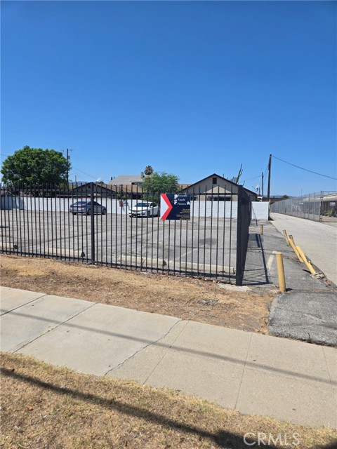 1303 W I St, Wilmington CA: https://media.crmls.org/medias/4d79e056-033c-45df-8601-64e5b8fcf0a1.jpg