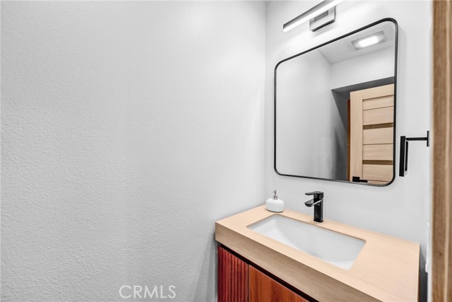 Detail Gallery Image 17 of 36 For 9502 via Salerno, Burbank,  CA 91504 - 2 Beds | 2/1 Baths