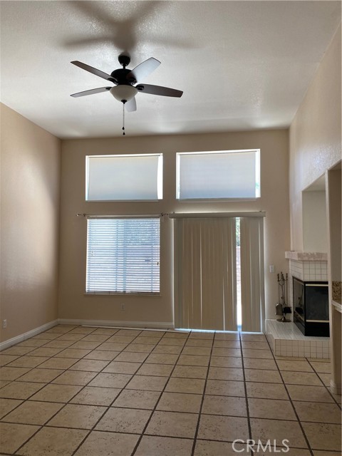 Detail Gallery Image 4 of 22 For 3301 Watford Way, Palmdale,  CA 93551 - 3 Beds | 2 Baths