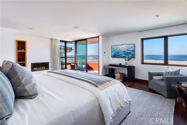 732 The Strand, Hermosa Beach, California 90254, 4 Bedrooms Bedrooms, ,2 BathroomsBathrooms,Residential,Sold,The Strand,SB25197850