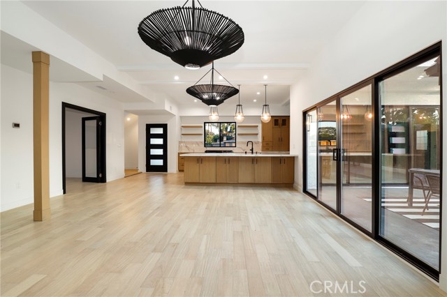 Detail Gallery Image 7 of 59 For 5633 E Deborah St, Long Beach,  CA 90815 - 5 Beds | 4 Baths