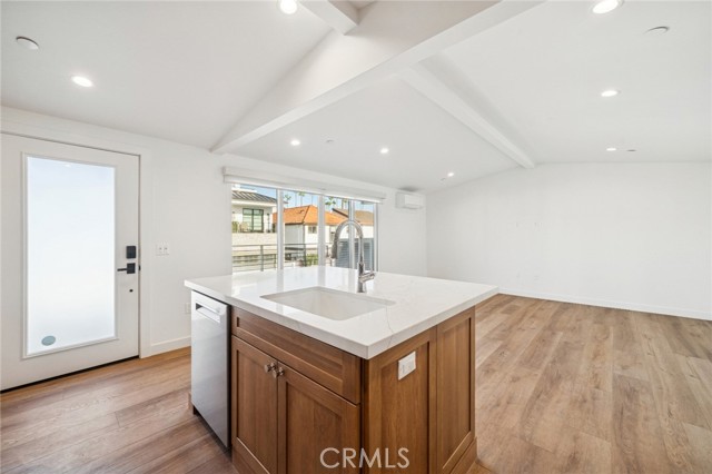 Detail Gallery Image 5 of 13 For 212 40th St #B,  Newport Beach,  CA 92663 - 1 Beds | 1 Baths