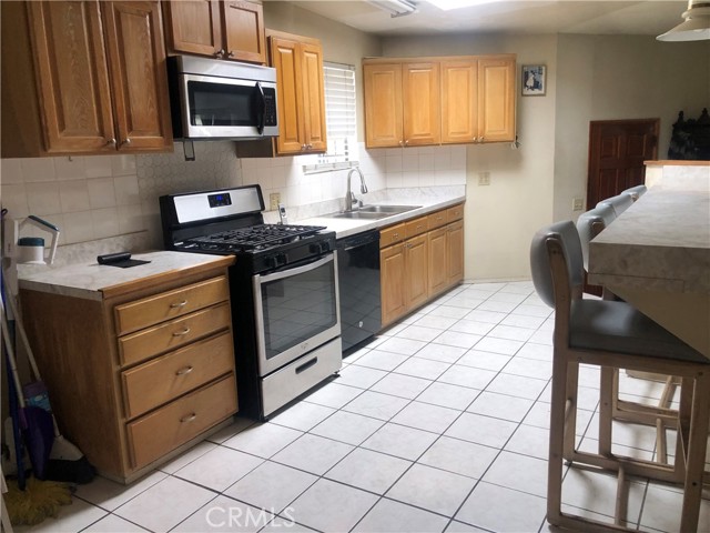 708 W 137th Street, Gardena CA: https://media.crmls.org/medias/4d7be232-5a39-4418-8eeb-8fee664ce01f.jpg