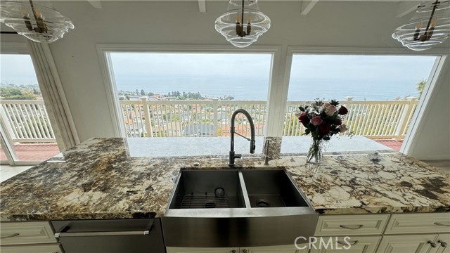 Detail Gallery Image 12 of 28 For 7229 Crest Rd, Rancho Palos Verdes,  CA 90275 - 3 Beds | 3 Baths