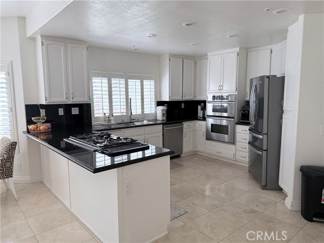 Detail Gallery Image 9 of 26 For 7919 San Pedro St, Fontana,  CA 92336 - 5 Beds | 3 Baths