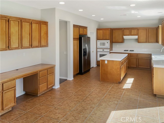 Detail Gallery Image 13 of 23 For 13515 Bryson Ave, Corona,  CA 92880 - 4 Beds | 2/1 Baths