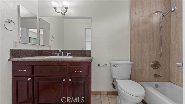 Detail Gallery Image 9 of 33 For 16414 Cornuta Ave #11,  Bellflower,  CA 90706 - 2 Beds | 2/1 Baths