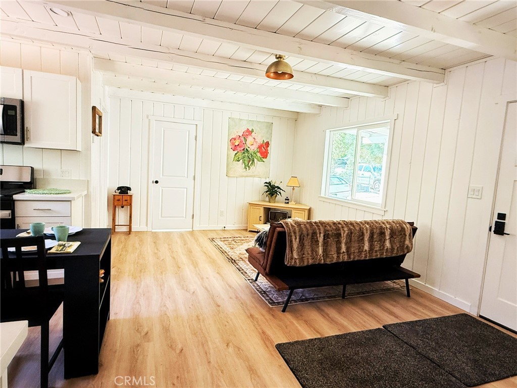 https://media.crmls.org/medias/4d7efe46-0cc1-4d82-8020-fd8c4ac94a5d.jpg?preset=X-Large