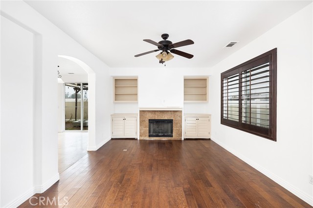 Detail Gallery Image 4 of 23 For 34027 Lily, Yucaipa,  CA 92399 - 3 Beds | 2/1 Baths