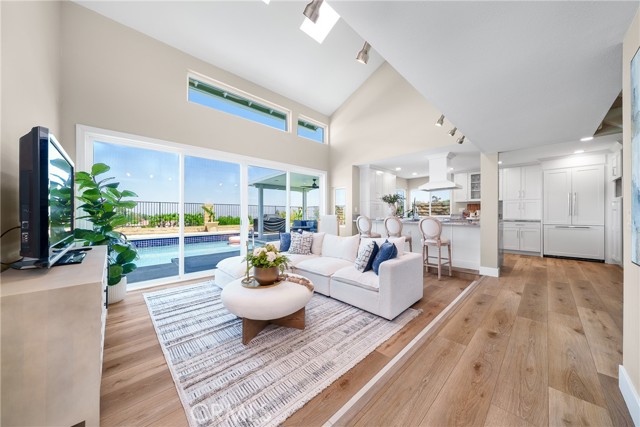 6691 E Smokewood Circle, Anaheim CA: https://media.crmls.org/medias/4d7f5133-0a75-4aa8-828b-034f66de68b6.jpg