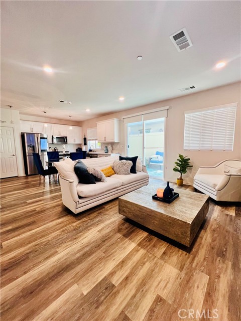 1401 Turin Lane, Los Angeles CA: https://media.crmls.org/medias/4d7f70d1-b588-4cb7-98a1-c409362c2991.jpg