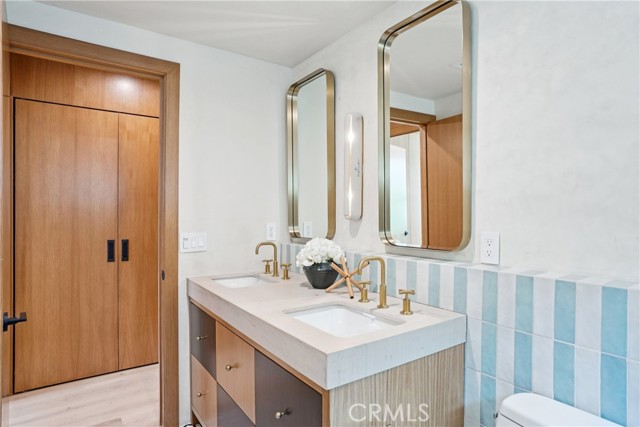 Image 41 of 66 For 647 Navy Street