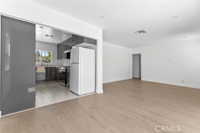 22723 Leonora Drive, Woodland Hills CA: https://media.crmls.org/medias/4d803d7a-d120-4f6b-a69c-5f40dc410dd1.jpg