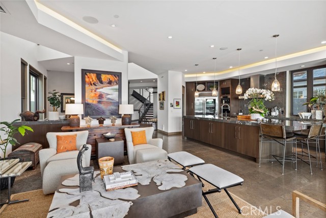 8 Beacon Bay, Newport Beach CA: https://media.crmls.org/medias/4d8173c6-820d-40c0-ad94-579dc645a3b3.jpg