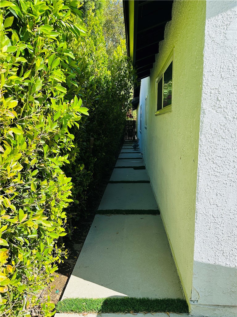 https://media.crmls.org/medias/4d81e622-3726-450d-98e0-0d9d6d39b790.jpg?preset=X-Large