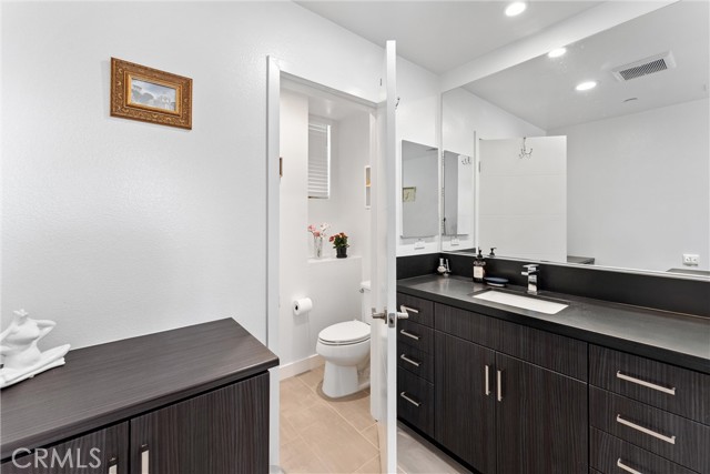 206 Alamo Court, Long Beach CA: https://media.crmls.org/medias/4d82f170-db93-427b-b8f9-f9cf5146b33a.jpg
