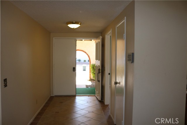 Detail Gallery Image 3 of 35 For 2186 Redwood Dr, Hemet,  CA 92545 - 3 Beds | 2 Baths