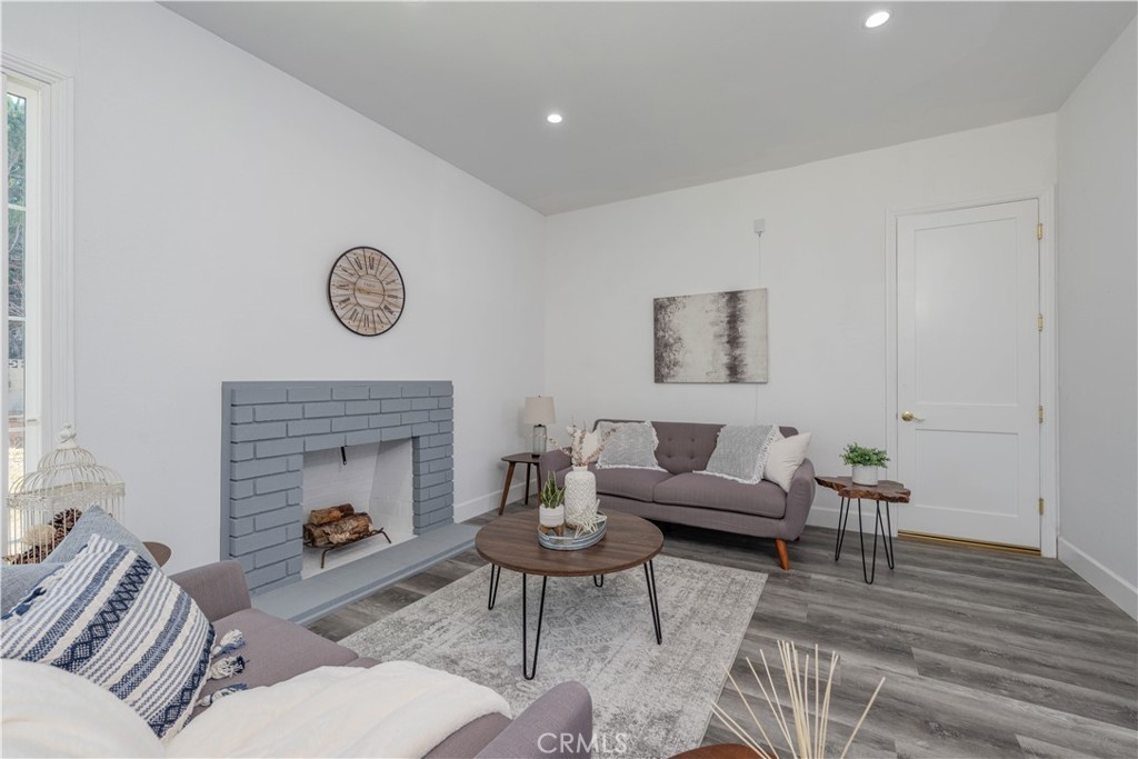1224 E Live Oak Court