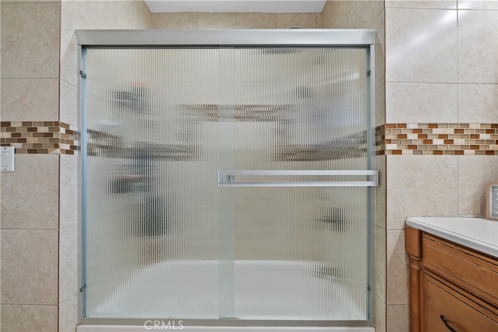 https://media.crmls.org/medias/4d8373aa-a2f0-4871-b8ca-b9253884c673.jpg?preset=X-Large