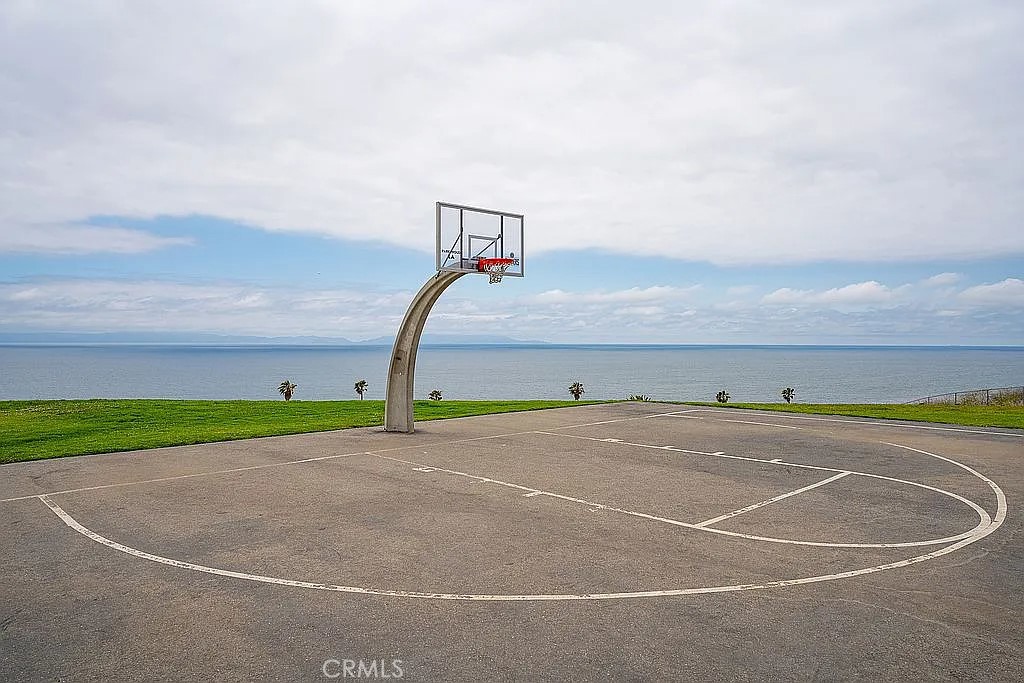 https://media.crmls.org/medias/4d847032-067f-4a14-9602-65abb3cc867a.jpg?preset=X-Large