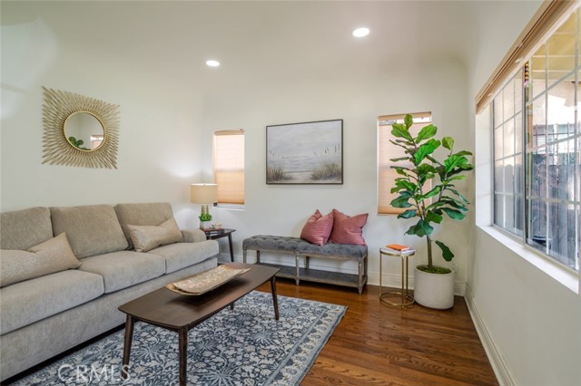 Detail Gallery Image 4 of 33 For 344 S Avenue 57, Los Angeles,  CA 90042 - 3 Beds | 2 Baths