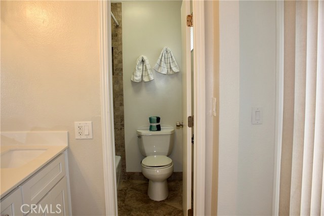 Detail Gallery Image 11 of 22 For 17041 a Ln #B,  Huntington Beach,  CA 92647 - 2 Beds | 2 Baths