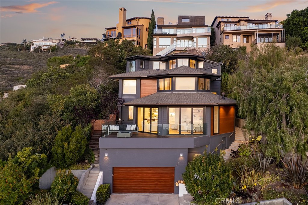858 Gainsborough Drive