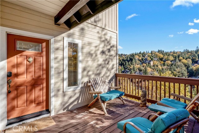 Detail Gallery Image 3 of 40 For 949 Trinity Dr, Lake Arrowhead,  CA 92352 - 3 Beds | 2/1 Baths