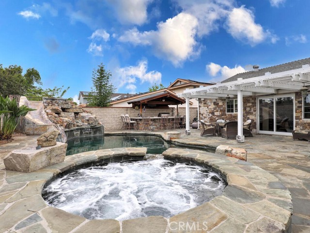 25322 Romera Place, Lake Forest CA: https://media.crmls.org/medias/4d8714bb-9d35-45be-a0d7-eb1275f6889e.jpg