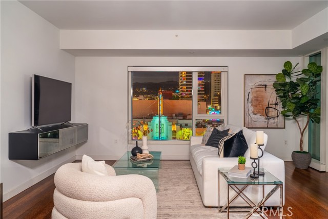 6250 Hollywood Boulevard, Los Angeles CA: https://media.crmls.org/medias/4d879d60-71a3-4e8c-8fe2-45b85a2412db.jpg