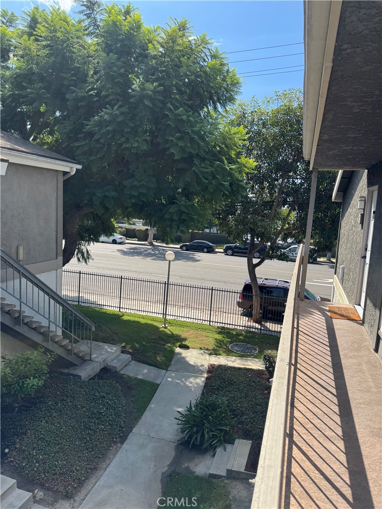 https://media.crmls.org/medias/4d87d7ed-b992-4830-a254-d44cf856f00f.jpg?preset=X-Large