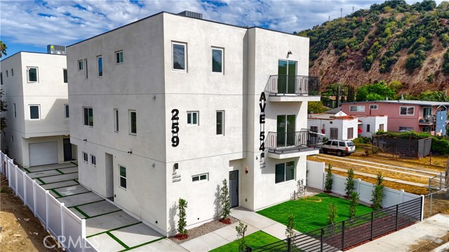 Detail Gallery Image 2 of 19 For 257 S Avenue 54 #1/4,  Los Angeles,  CA 90042 - 4 Beds | 4/1 Baths