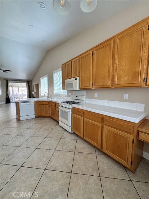 Detail Gallery Image 7 of 44 For 914 Banbury St, Hemet,  CA 92544 - 3 Beds | 2 Baths