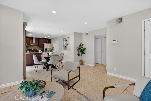 Detail Gallery Image 3 of 23 For 1000 S Citron #9,  Anaheim,  CA 92805 - 2 Beds | 2 Baths