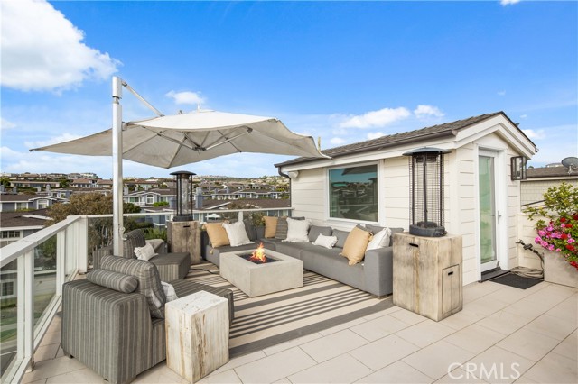 720 Poinsettia Ave, Corona del Mar CA: https://media.crmls.org/medias/4d8b838c-aadd-41aa-8ca6-f6780add6888.jpg