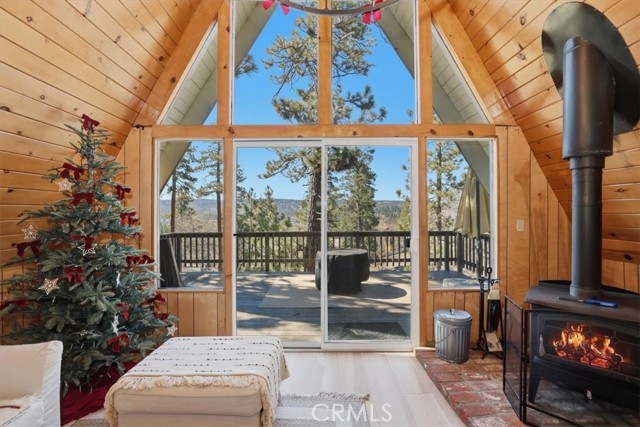 Detail Gallery Image 7 of 40 For 1146 Ridge, Fawnskin,  CA 92333 - 2 Beds | 1 Baths