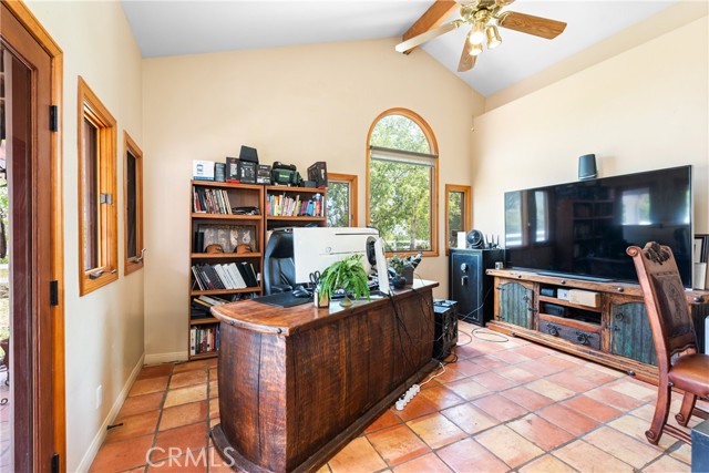 30505 Sloan Canyon Road, Castaic CA: https://media.crmls.org/medias/4d8d8e5b-3d8f-4227-b93d-0312d091b511.jpg