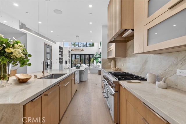 Detail Gallery Image 15 of 58 For 520 11th St, Huntington Beach,  CA 92648 - 3 Beds | 3/1 Baths